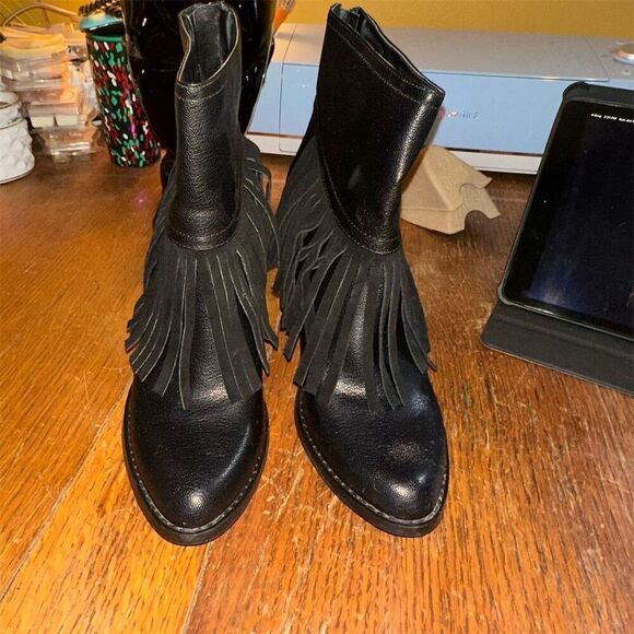 Very Volatile Khloe Fringe Ankle Boots Women's Size 9 Black Block Heel - Picture 2 of 10